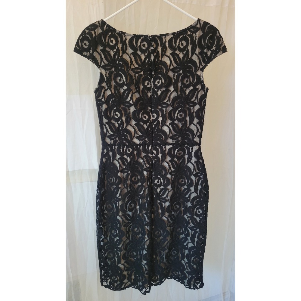 Adrianna Papell Black Lace Overlay Sheath Dress Scoop Neck Cap Sz 6(FLAW) - Picture 2 of 13
